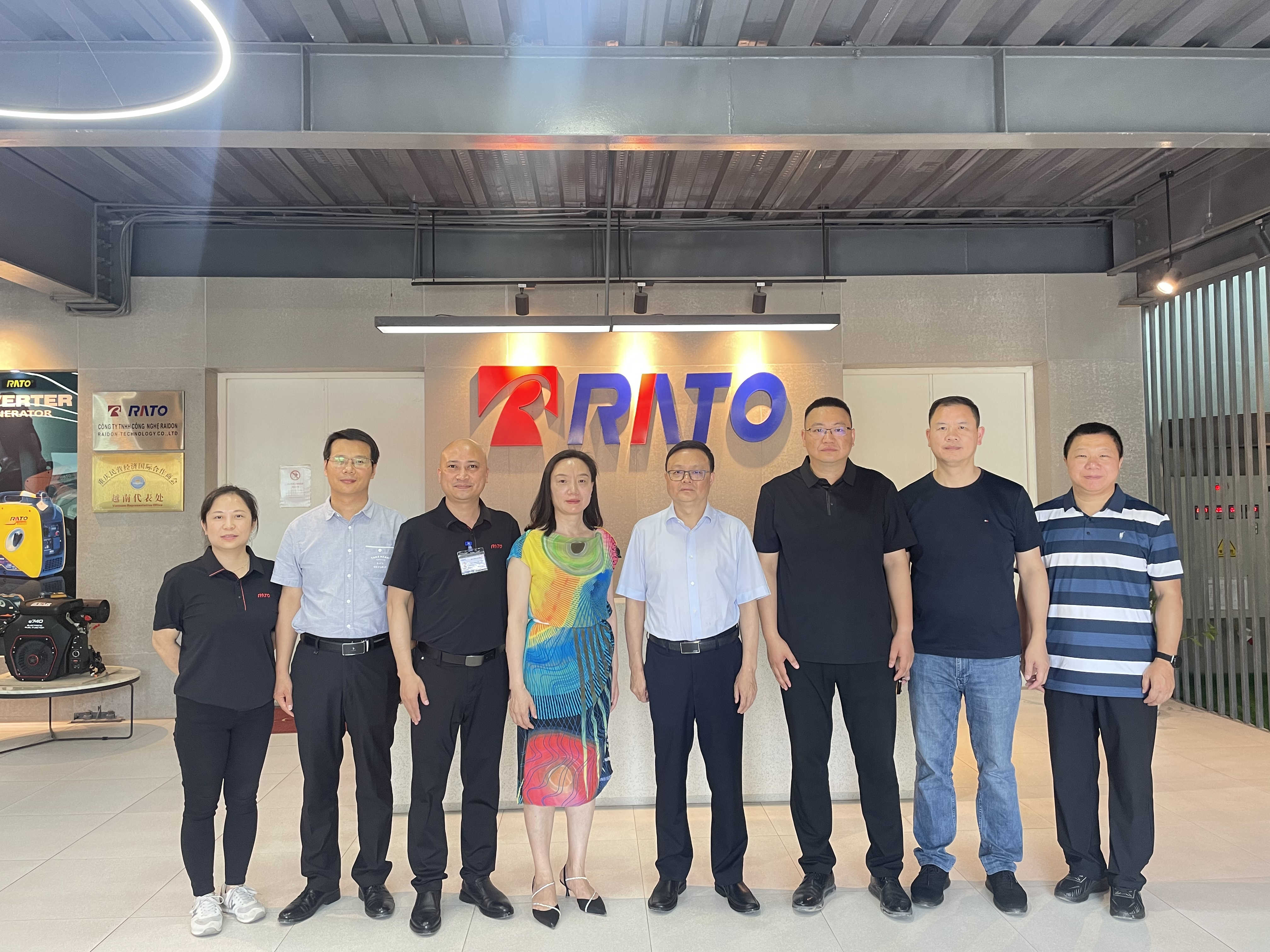江津區區長唐大軍一行蒞臨越南潤動科技調研指導