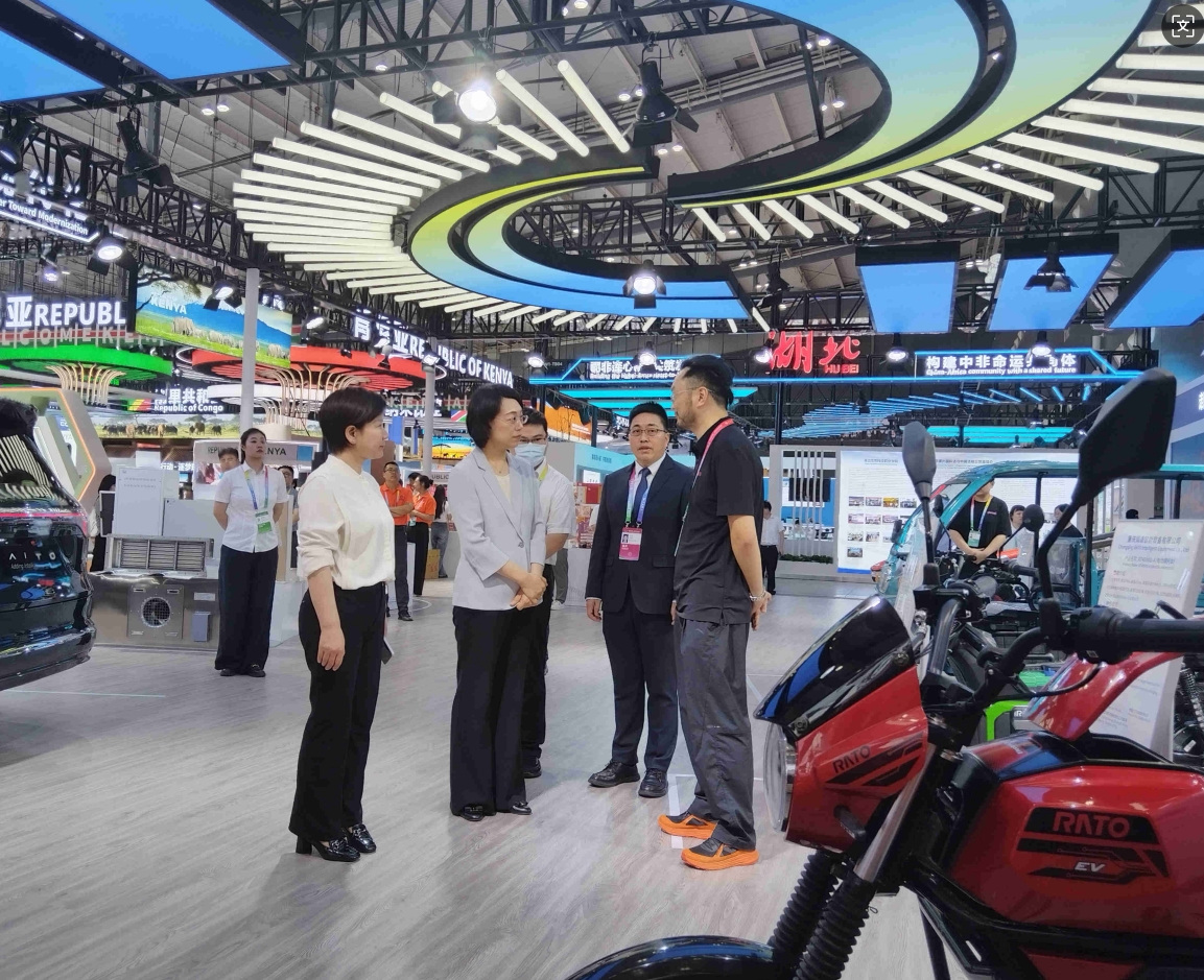 潤通電摩新品亮相中非博覽會，引領綠色出行新潮流